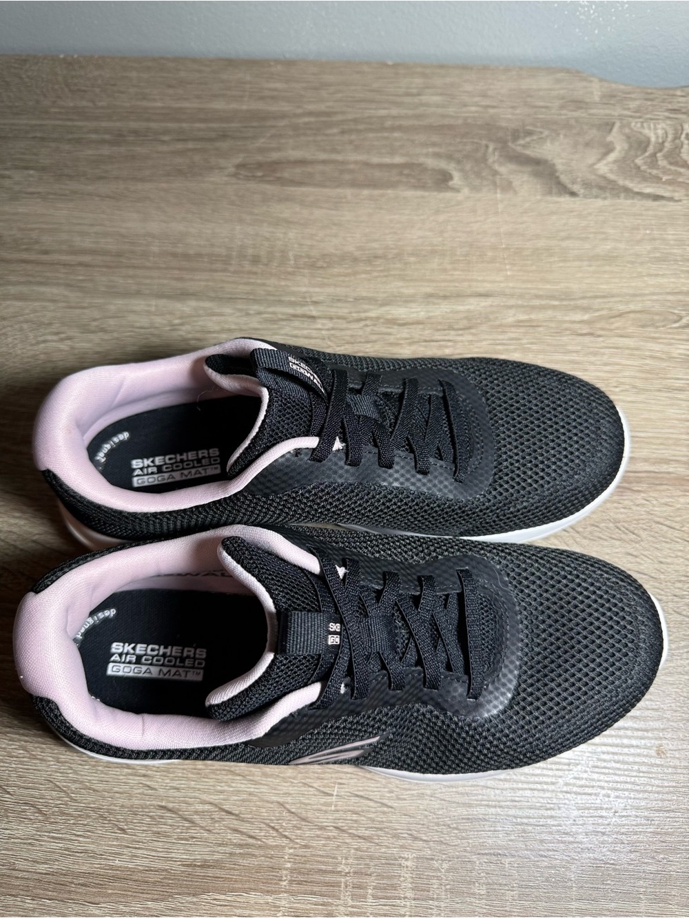 Skechers Women's Black & Pink Athletic Sneakers with Goga Mat Insole